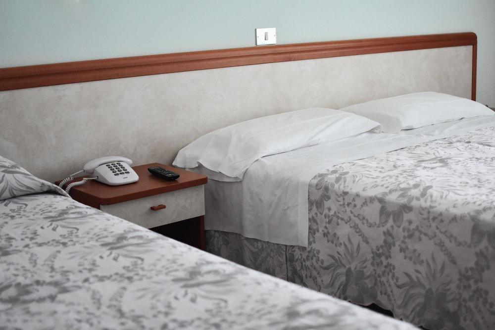 Hotel Universal Bellaria-Igea Marina Bagian luar foto