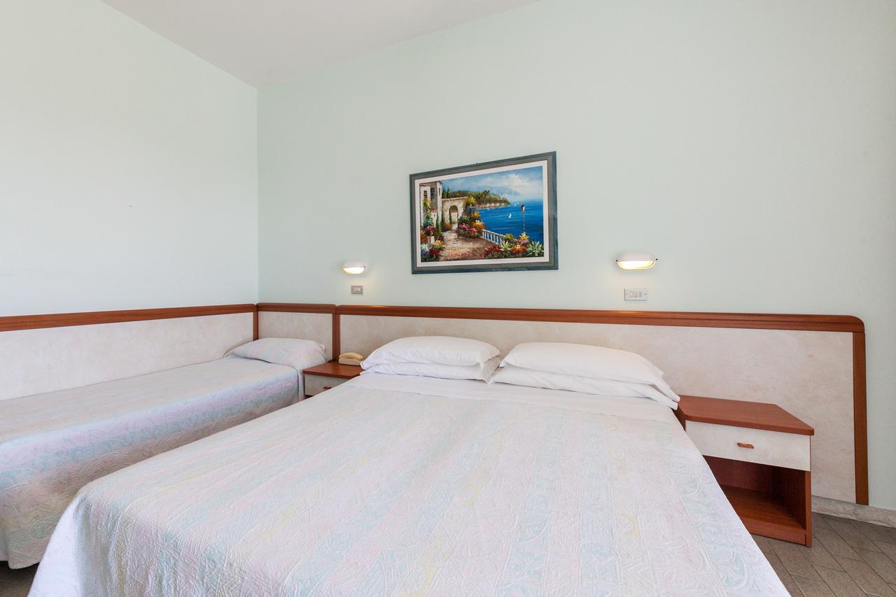 Hotel Universal Bellaria-Igea Marina Bagian luar foto