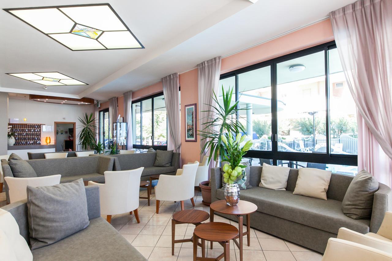 Hotel Universal Bellaria-Igea Marina Bagian luar foto