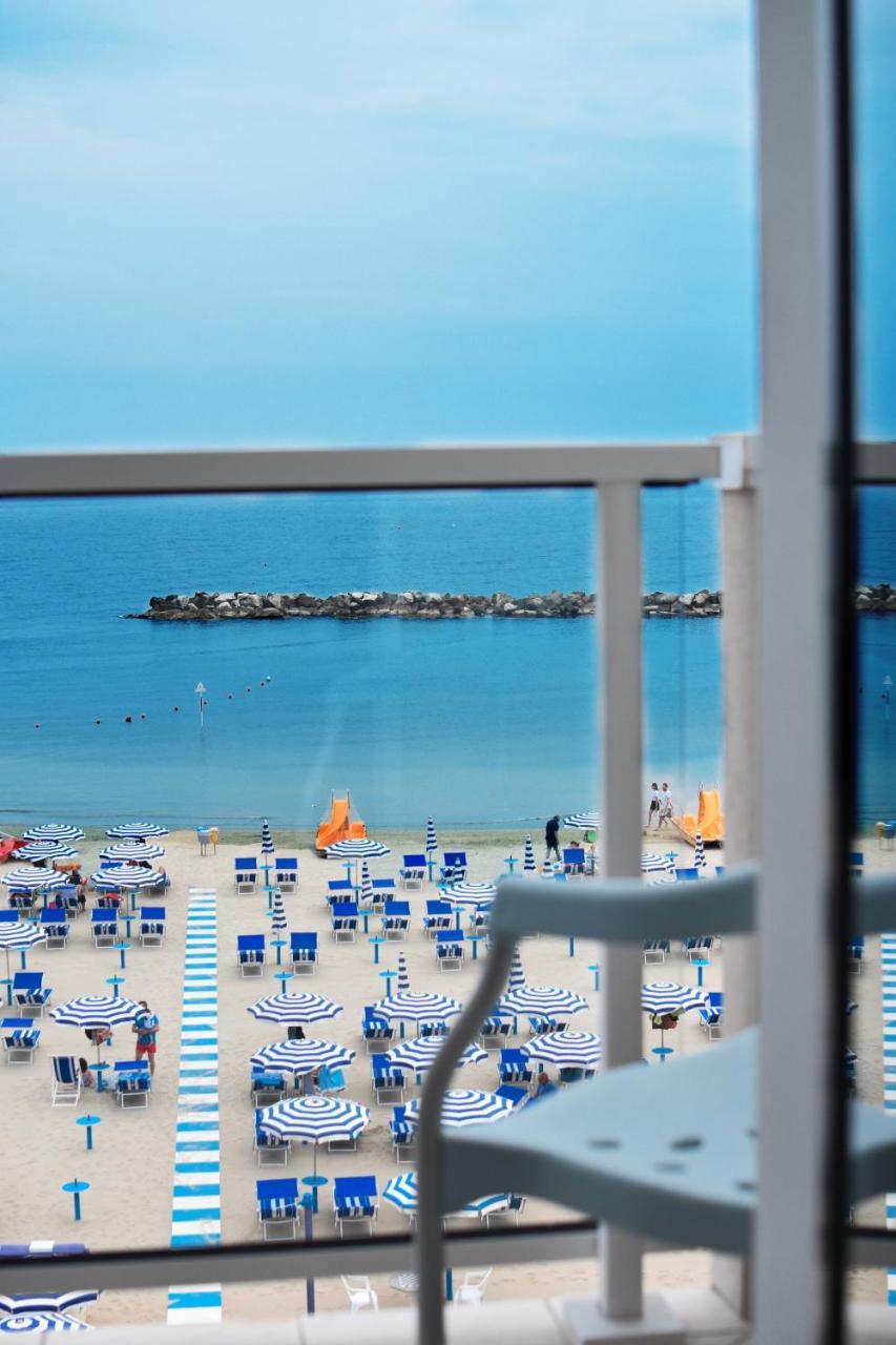 Hotel Universal Bellaria-Igea Marina Bagian luar foto