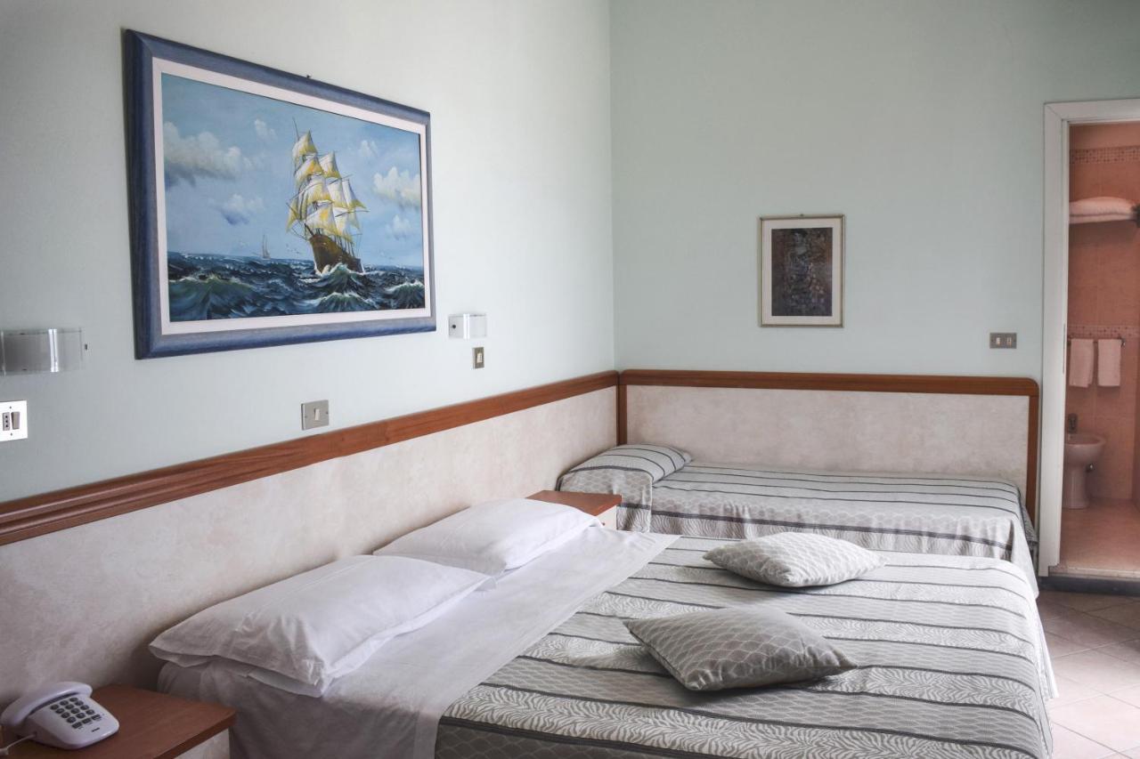 Hotel Universal Bellaria-Igea Marina Bagian luar foto