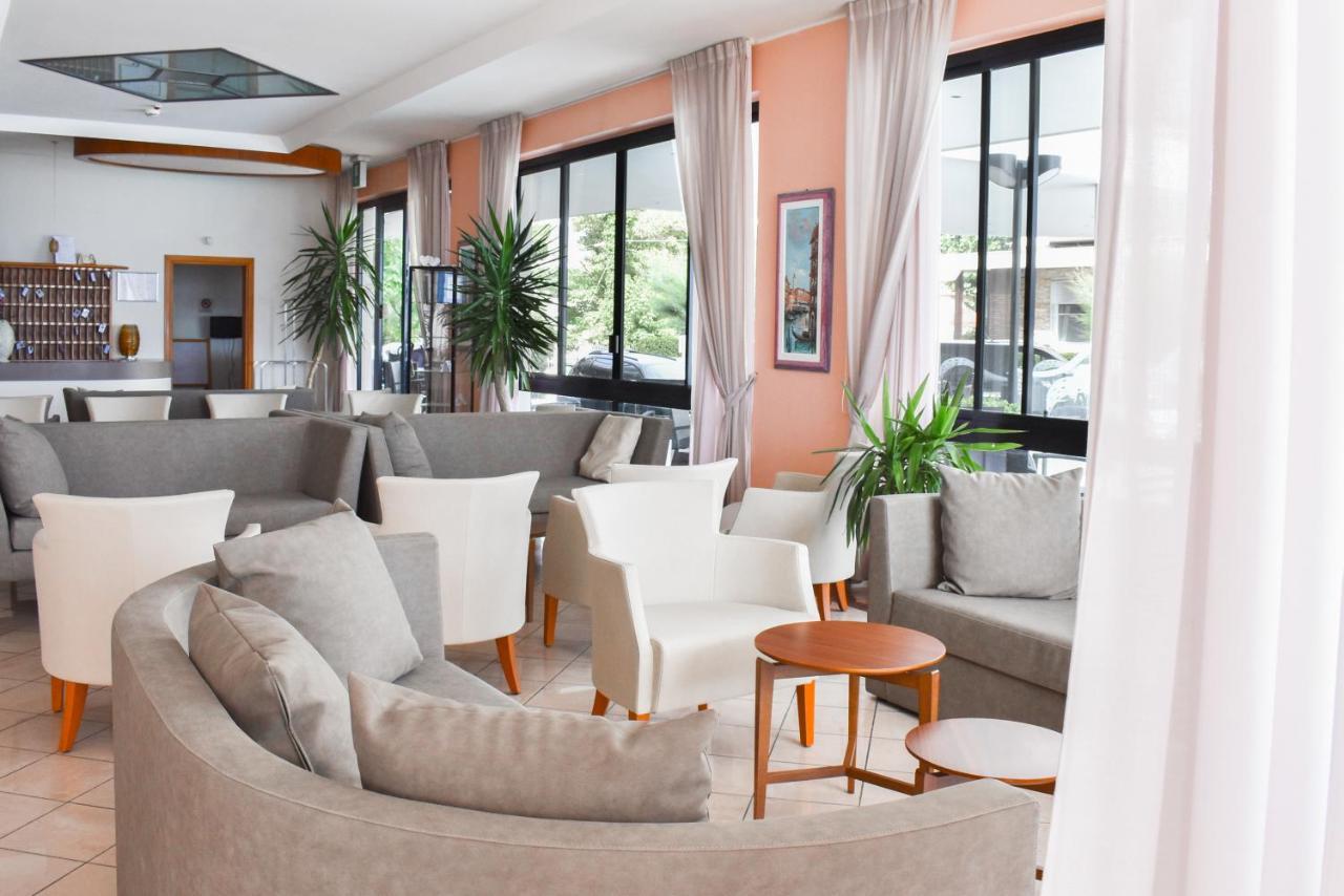 Hotel Universal Bellaria-Igea Marina Bagian luar foto