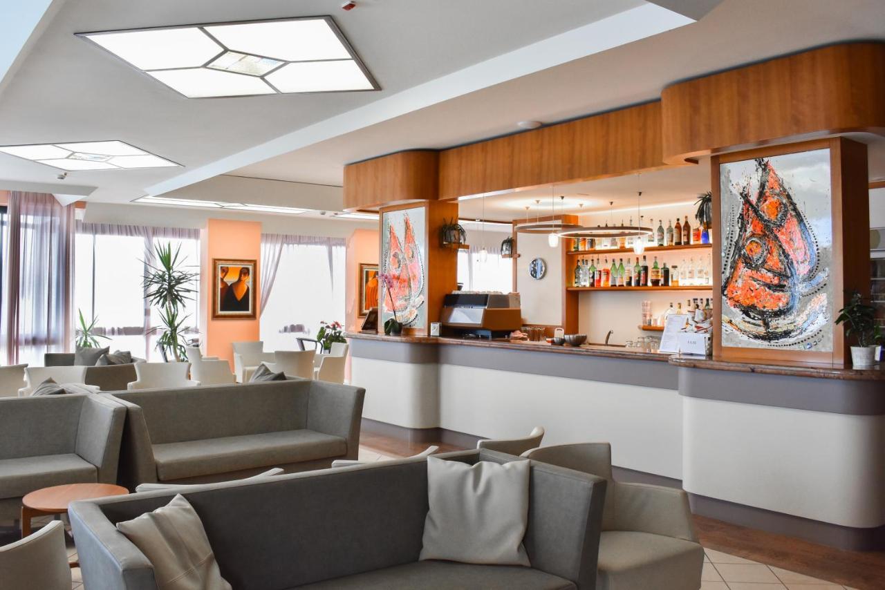Hotel Universal Bellaria-Igea Marina Bagian luar foto