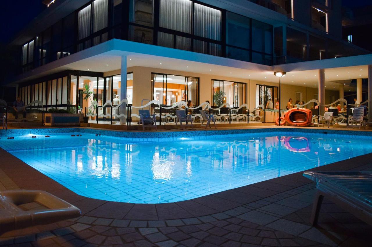 Hotel Universal Bellaria-Igea Marina Bagian luar foto