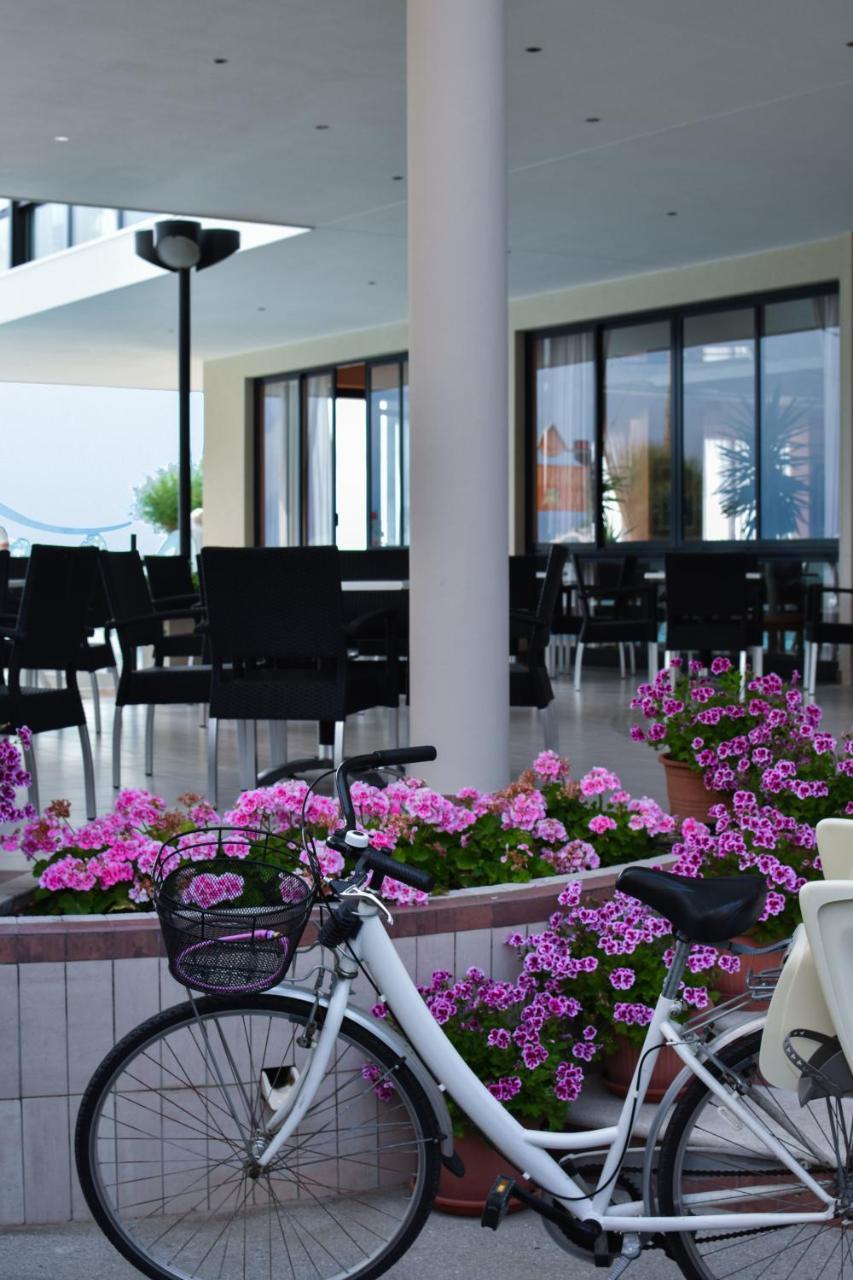 Hotel Universal Bellaria-Igea Marina Bagian luar foto